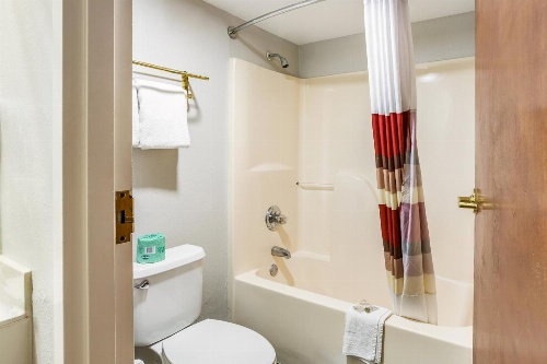 Red Roof Inn Fayetteville I-95 image 3